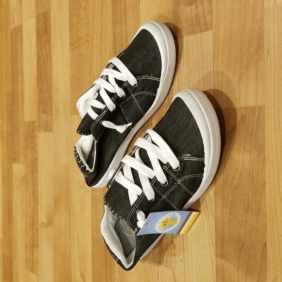 Slip-on canvas sneaker - Picture 1 of 9